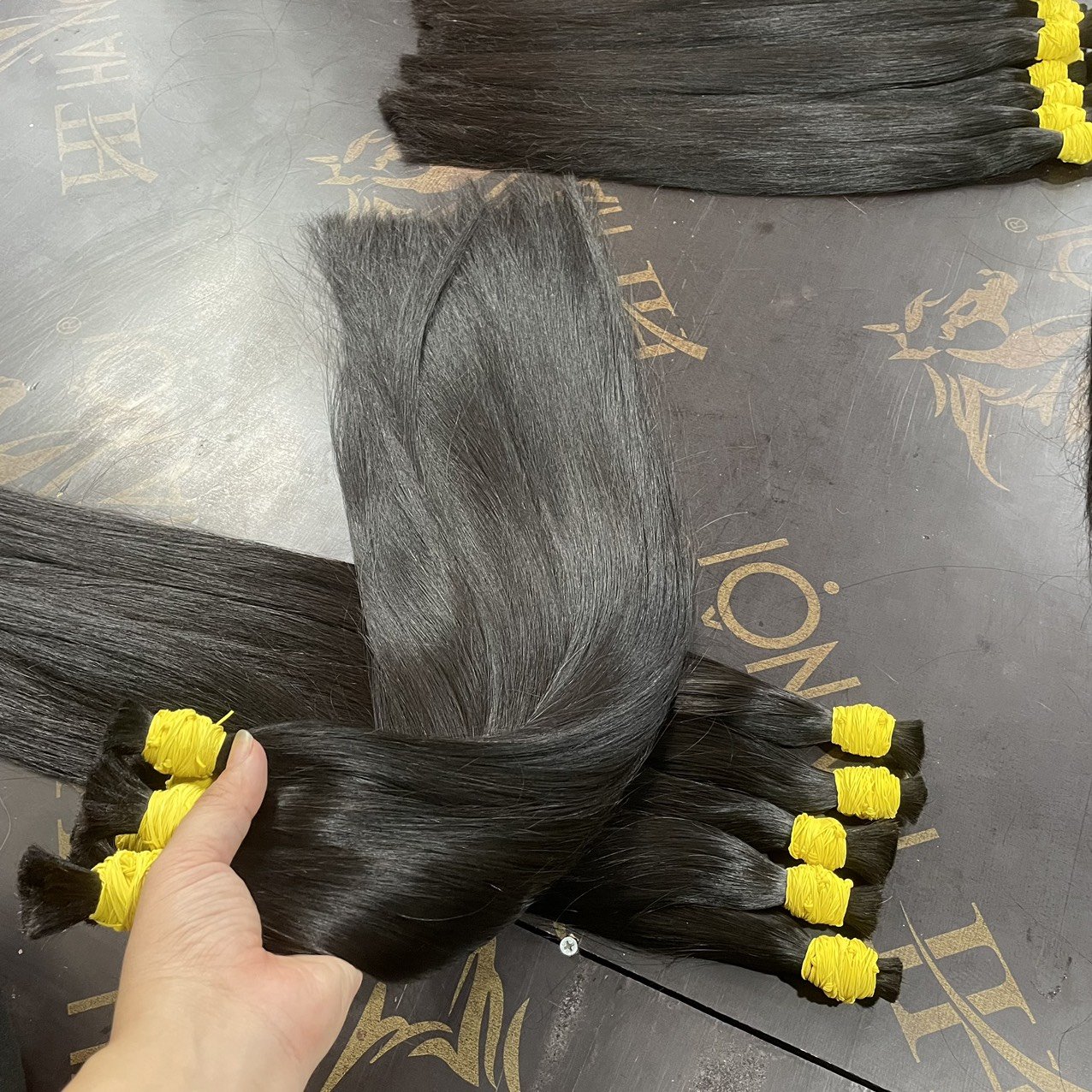 Super Soft Vietnamese Human Hair Bundles 28-30 Inches Length Raw Material Model Number Human Hair