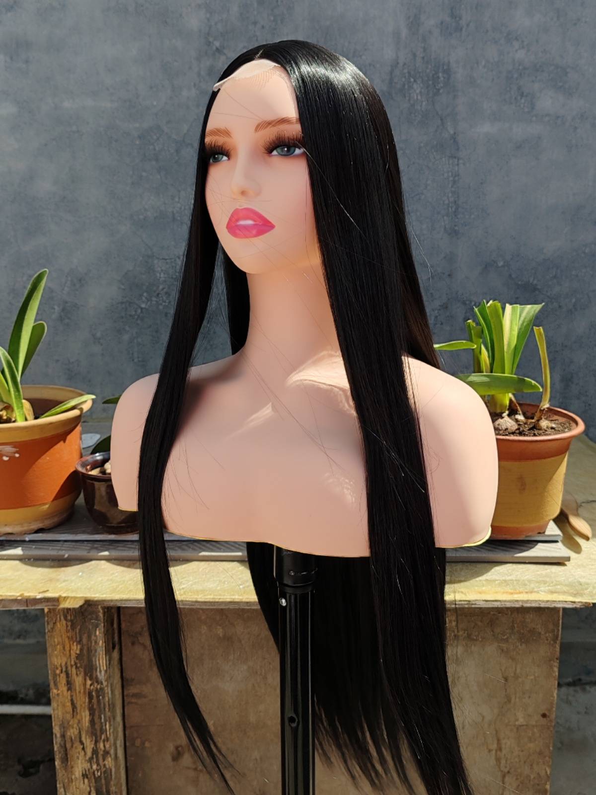 Quick selling sources in Europe and the United States fashion U -shaped long straight hair black high -temperature silk small lace wigs girl full set