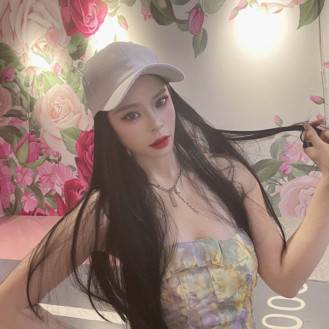 AliExpress new wig female long straight hair peaked hat wig all -in -one female fashion net red black long straight