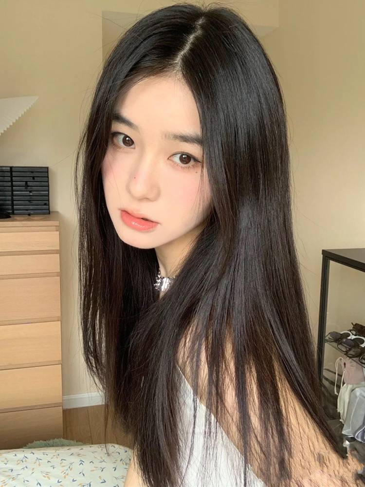 Mid -split wig female long straight hair natural simulation fluffy Japanese white round face fashion new full top full set style