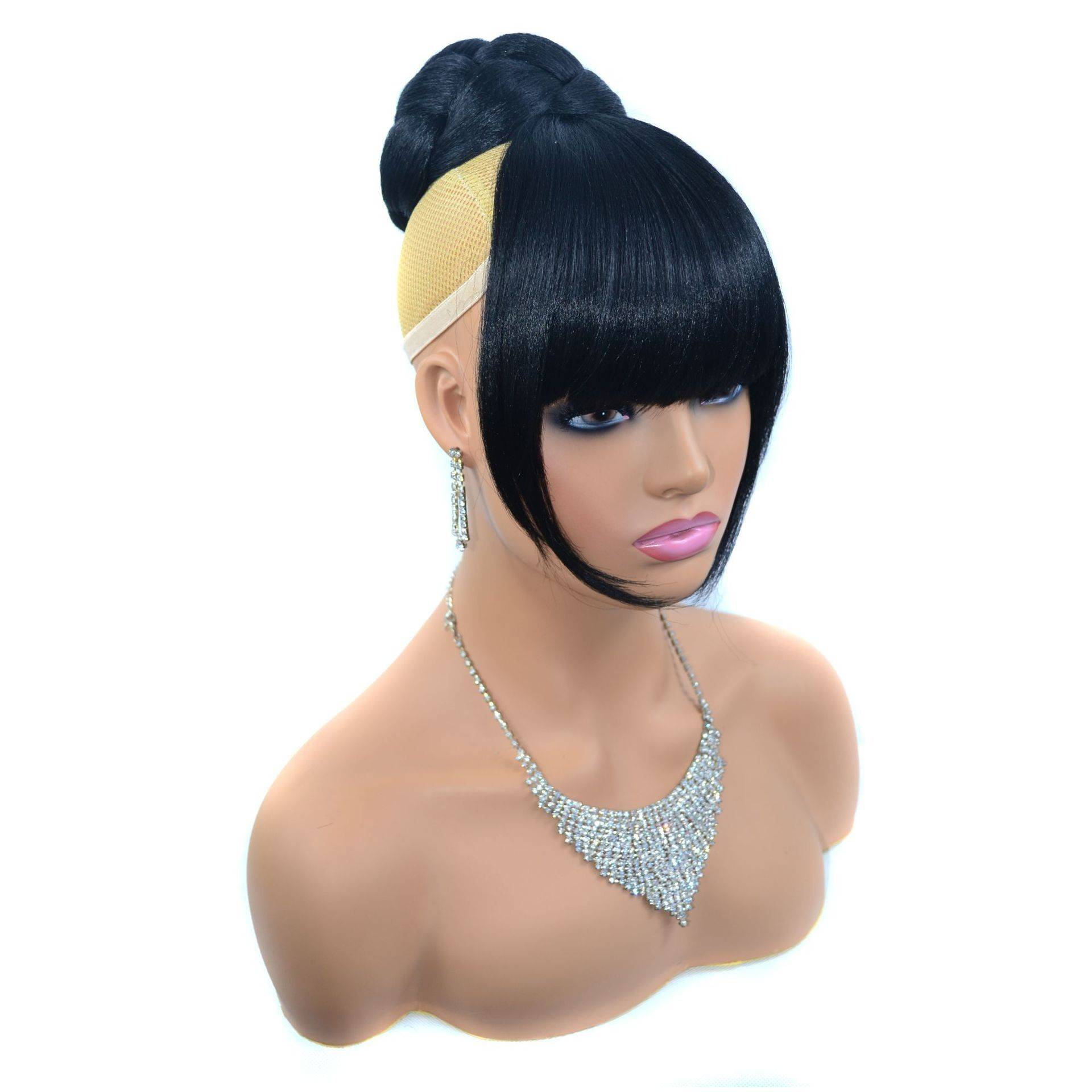 The bangs are all -in -one European and American retro hair buns plus bangs all -in -one hairpack bangs all -in -one wig