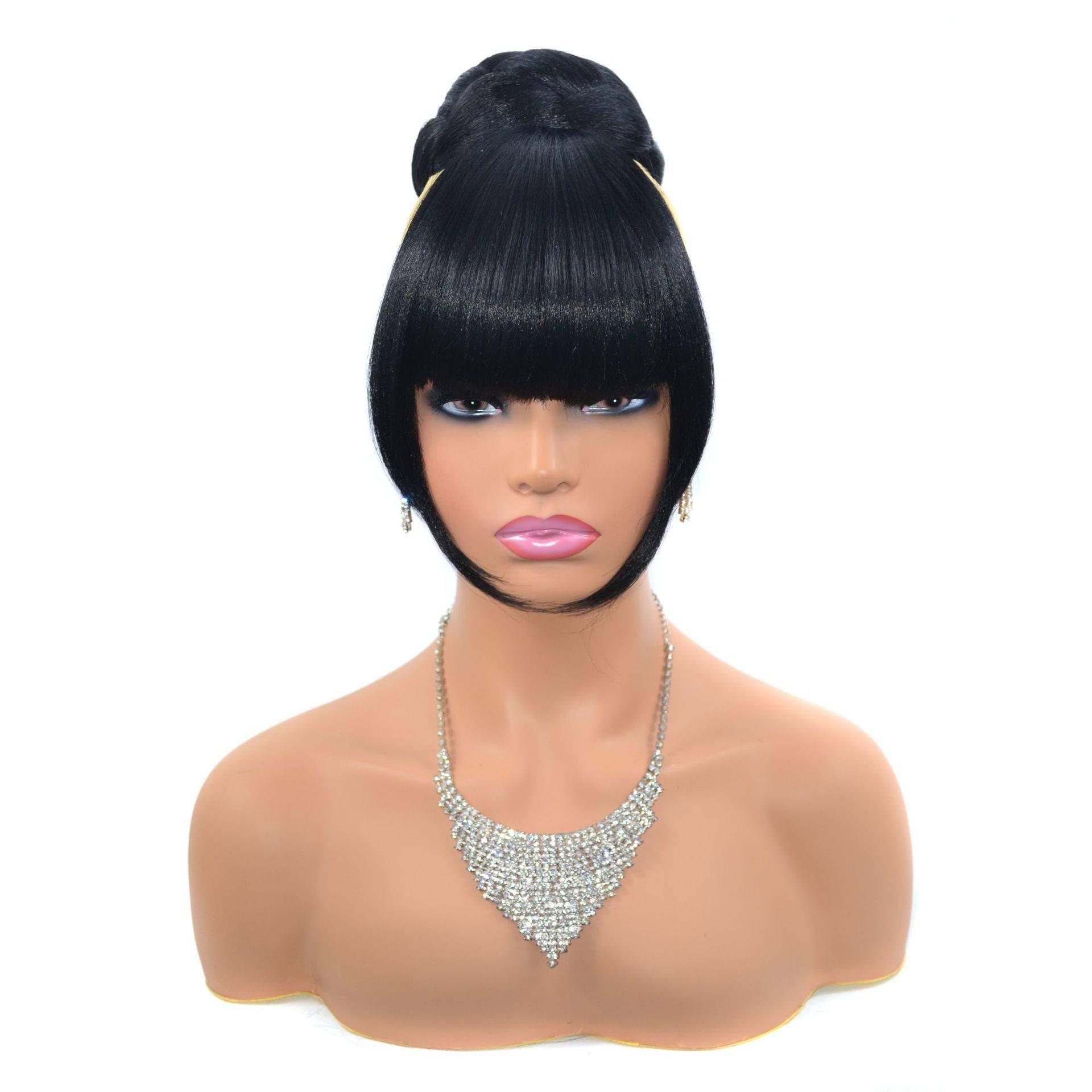 The bangs are all -in -one European and American retro hair buns plus bangs all -in -one hairpack bangs all -in -one wig