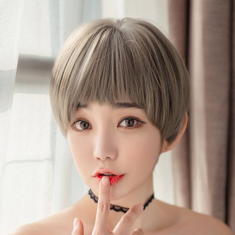 Factory direct selling two -dimensional dogs and bangs wigs, short hair, realistic grandma gray bobo hood upgrade big scalp