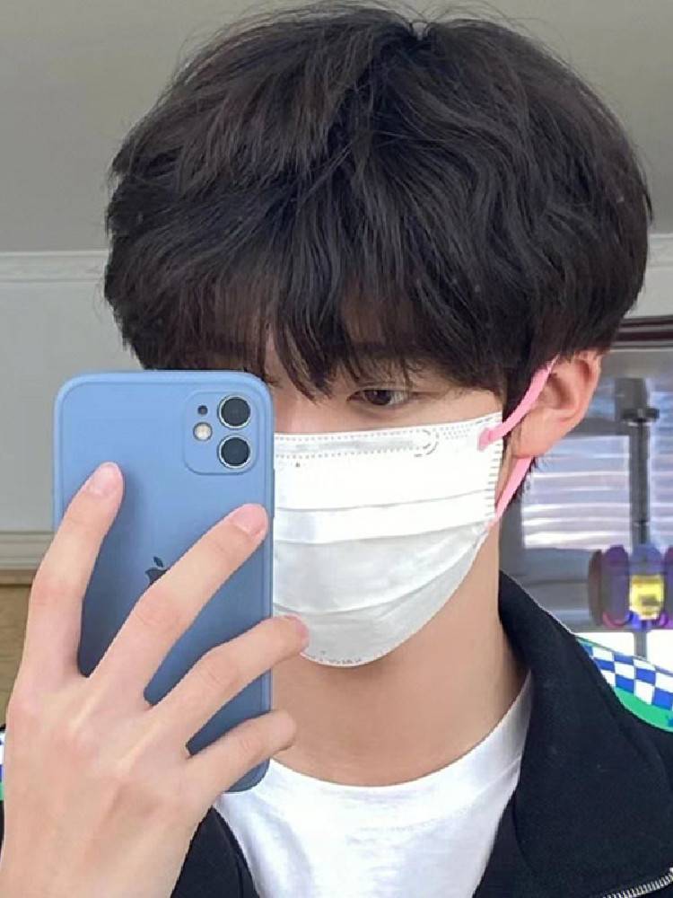 Wig Men's short hair Korean version of handsome slightly fragmented covered bangs short straight hair Daily fluffy natural simulation full header