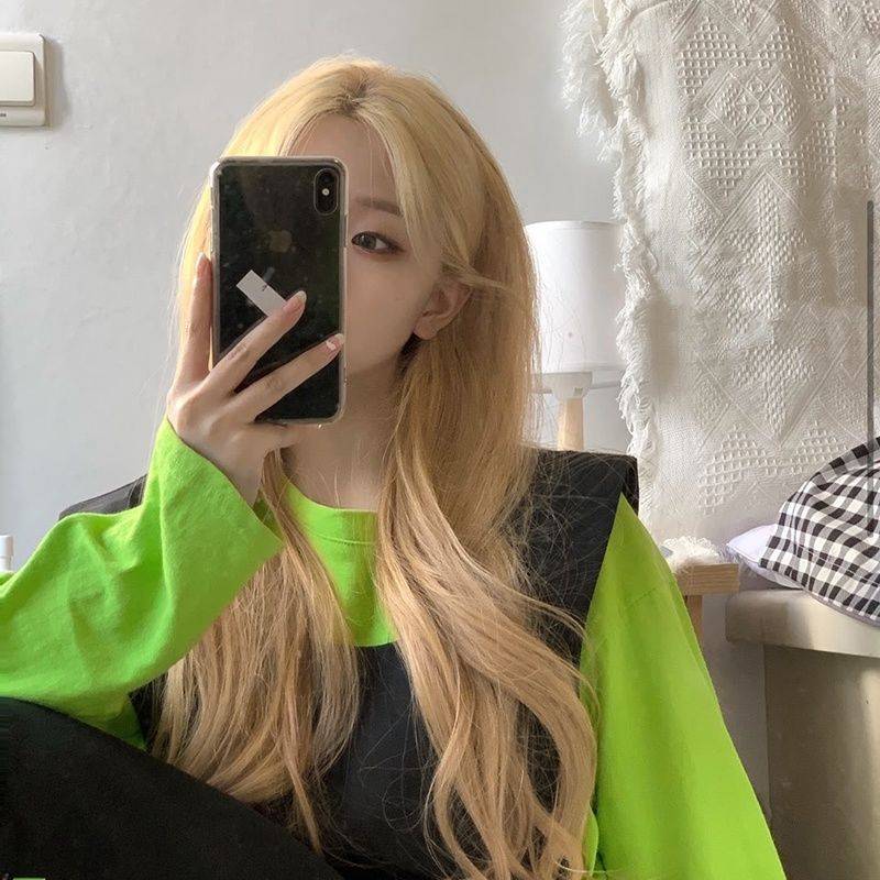 Wig women's light golden hair fashion full -headed temperament is divided into long curly hair fluffy, natural big wavy head cover