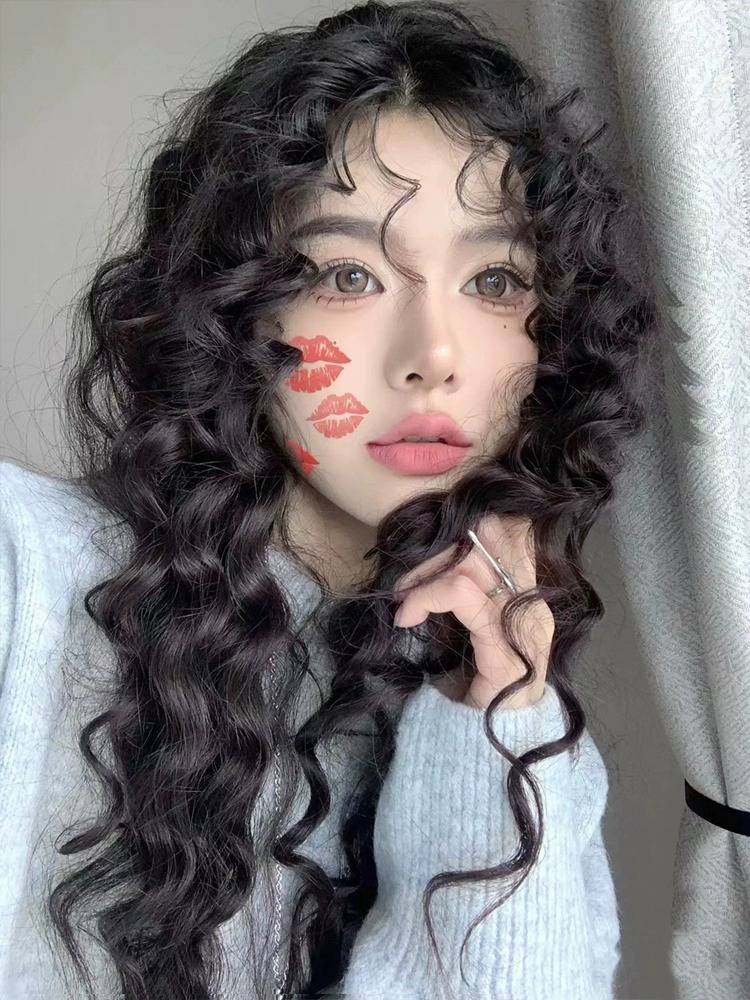 Ramen curly wig Female curly hair Japanese fluffy midfielder full wigs of European and American style wool rolls full header