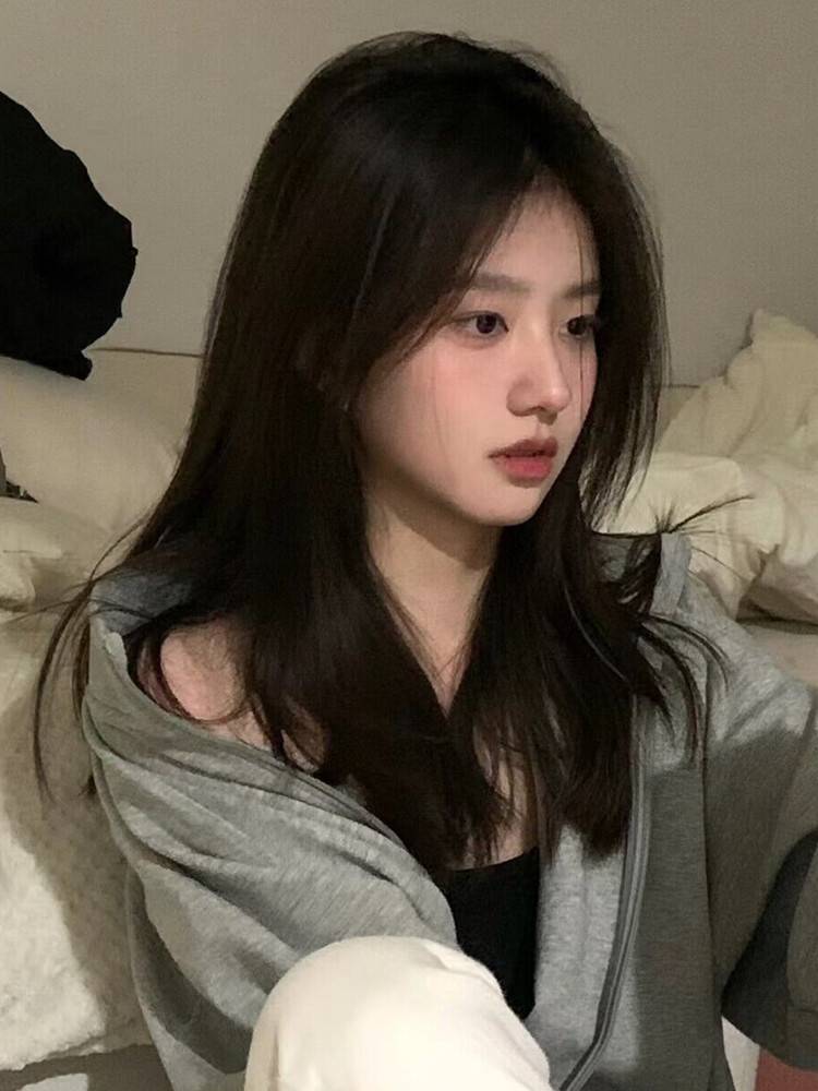 Mid -section of wigs, long hair, natural daily cute students, round face reduction simulation of the clavicle hair full wig