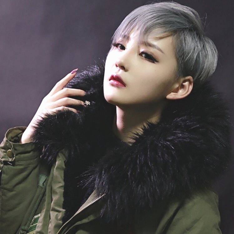 Brand Harajuku Wok Women's Short Hair BOBO handsome short straight hair Men's colorful grandma gray -white full hair