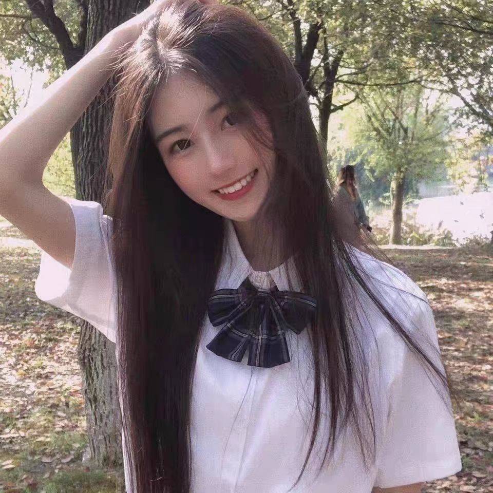 Wig Women's Net Red Douyin is divided into bangs long straight hair naturally renovate the face and reduce the years of black, straight, straight, natural realistic