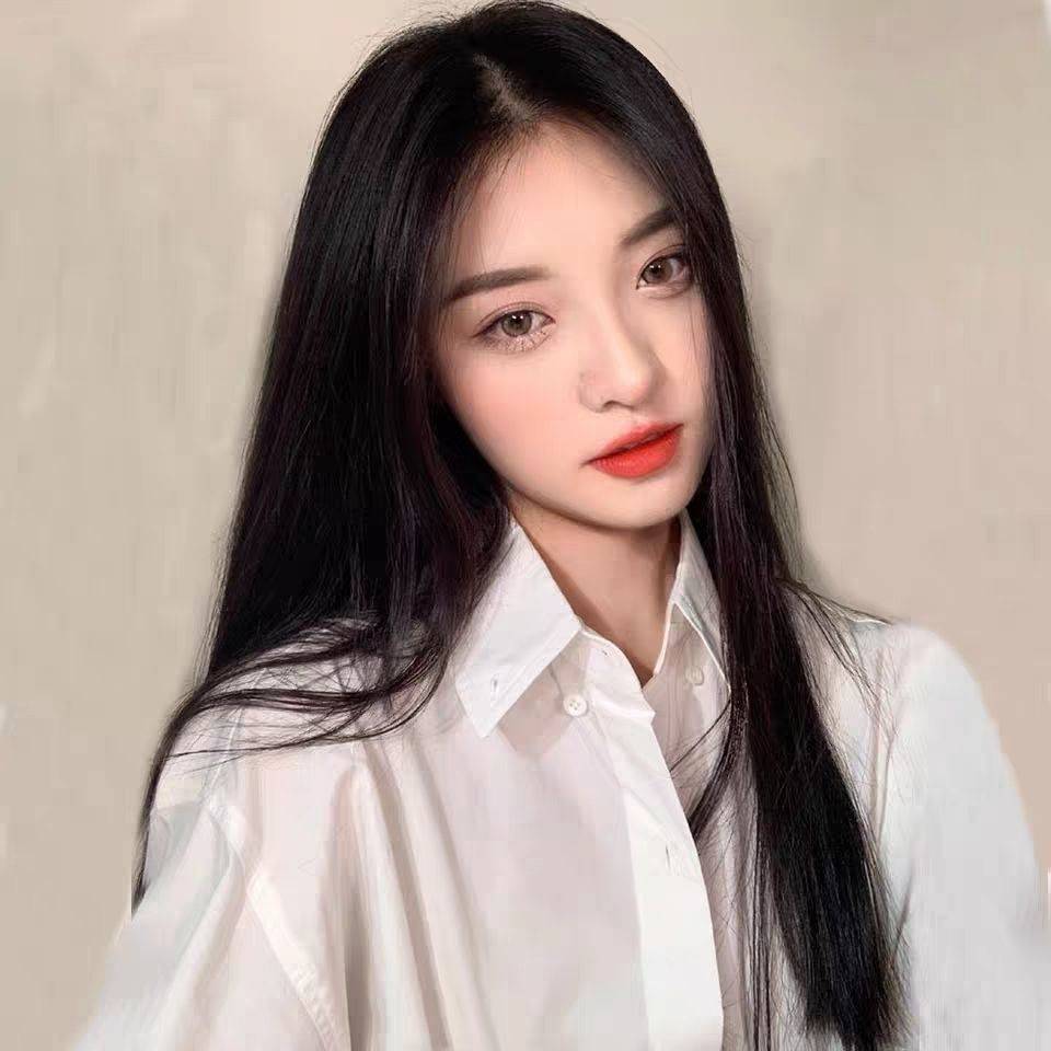 Wig Women's Net Red Douyin is divided into bangs long straight hair naturally renovate the face and reduce the years of black, straight, straight, natural realistic
