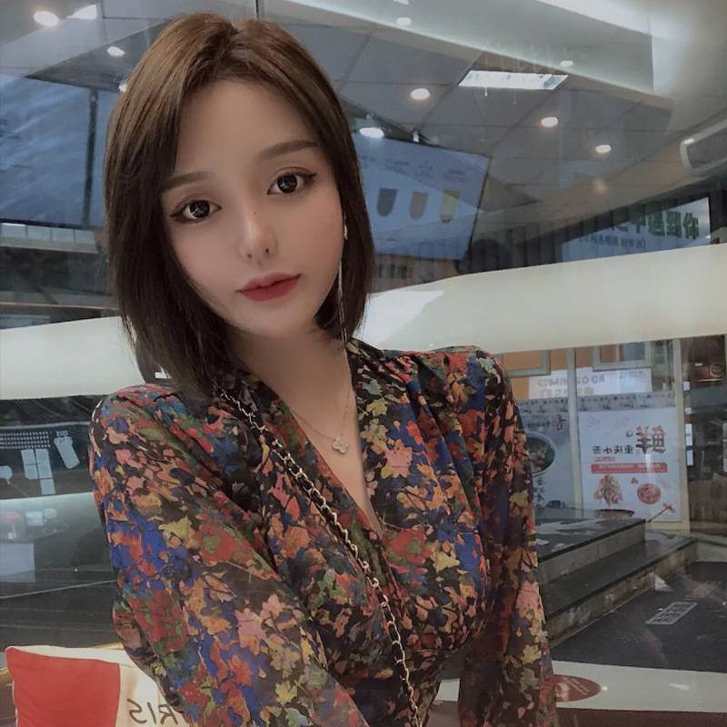 Factory wigs girl short straight hair split bangs BOBO short hair female European and American exported fiber wig women