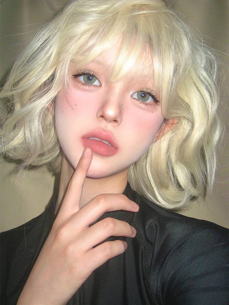 Wigs female short curly hair fashion reduction lolita full set of wool rolls, simulation hair, rice white whole wig