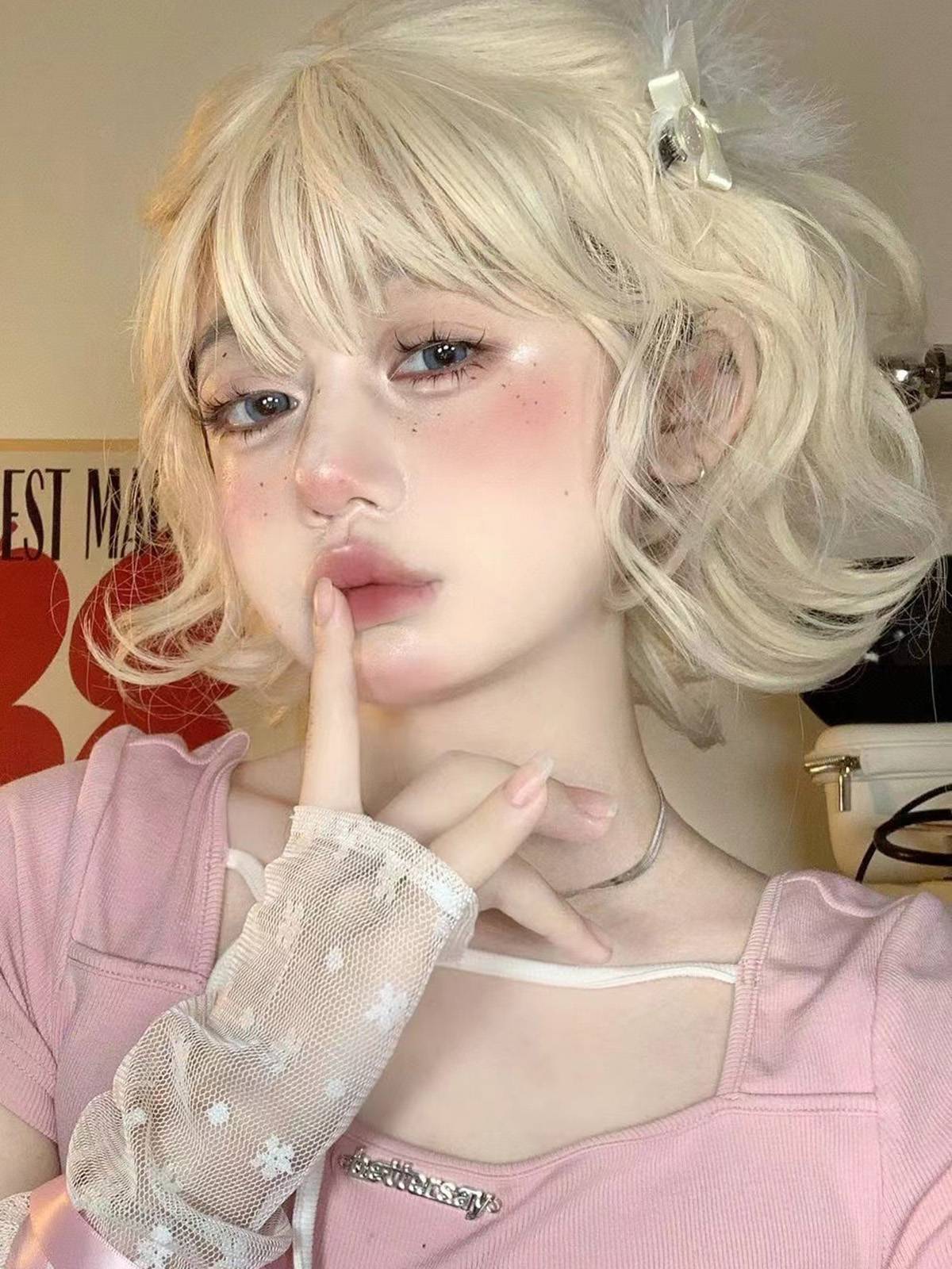 Wigs female short curly hair fashion reduction lolita full set of wool rolls, simulation hair, rice white whole wig