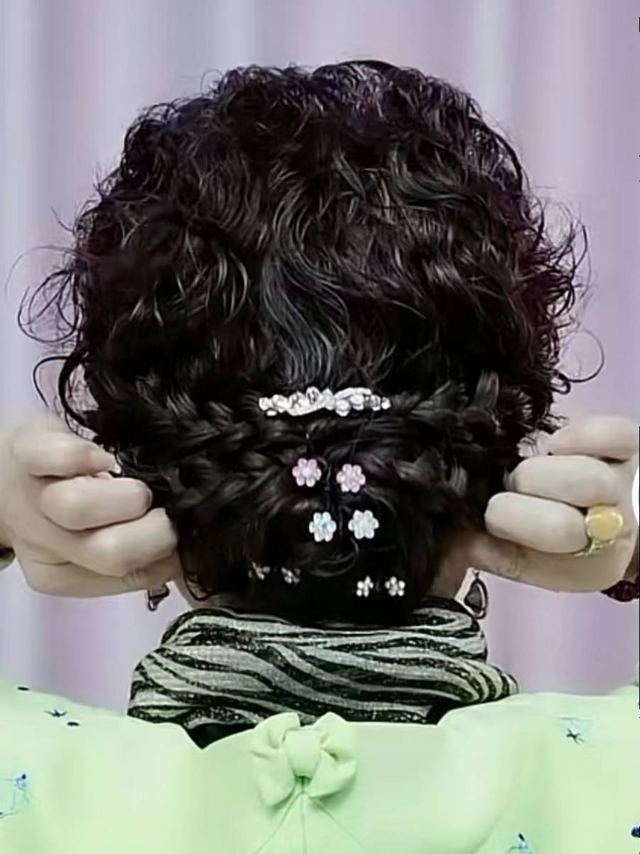 Quanzhen hair hot dyeing roll hair retro plate hair wig Middle -aged and elderly wig Old Shanghai model retro plate hair