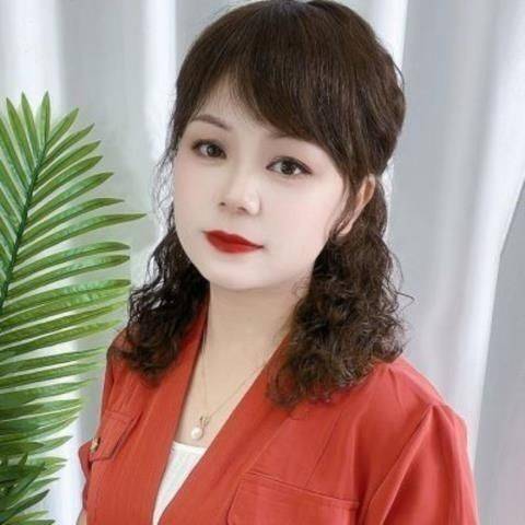 Female medium long curly hair, big wavy hood, middle -aged and elderly mother simulation, hair rolls, realistic, natural full set