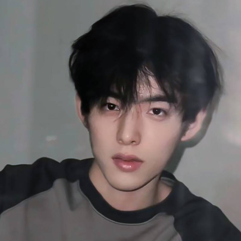 Wig Men's fashion trend Japanese youth feel short hair slightly differential bangs broken hijab, fluffy, natural simulation, full set