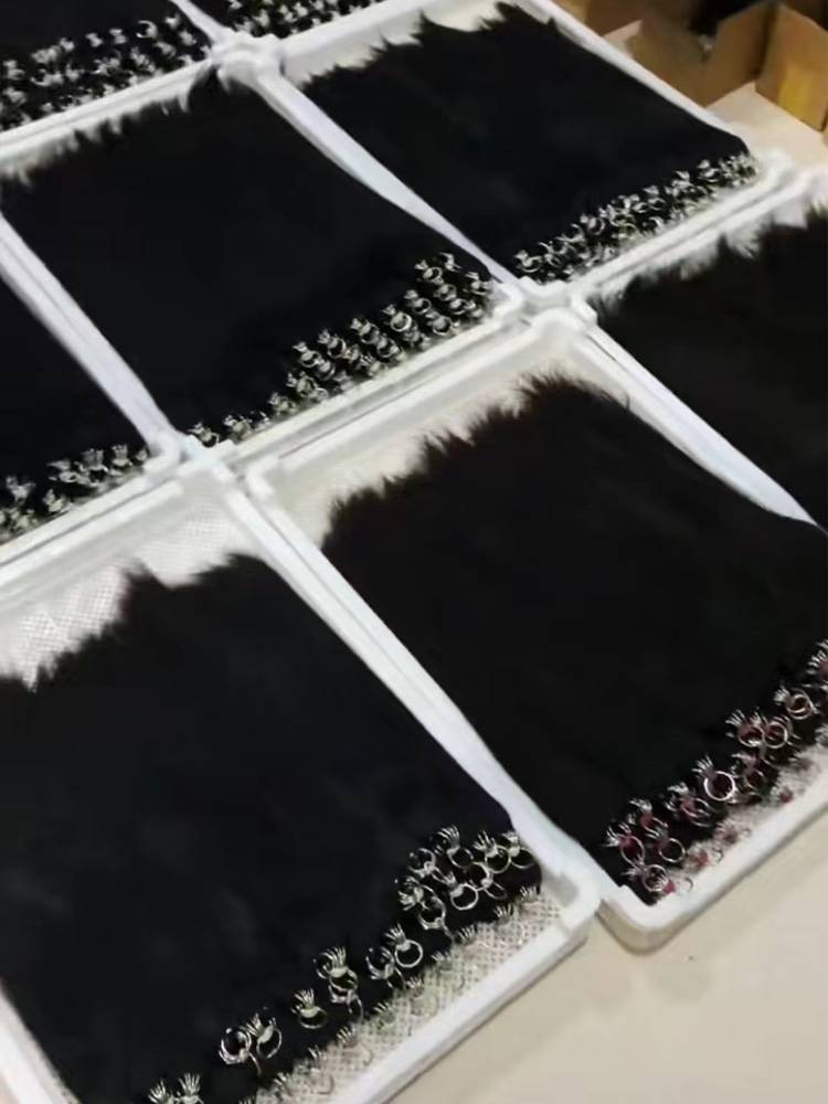 Three wholesale thickened micro -weaving feather feathers and hairless feathers.