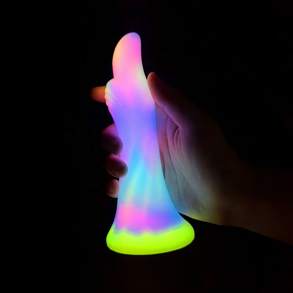 High Quality Latest Japanese Luminous Light Sexual Sexy Wearable Woman Silicone Women Dildo with Strong Suction