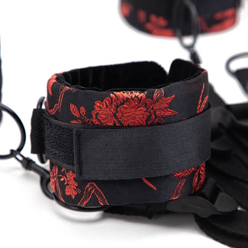 SM Slave Flirting Teasing BDSM Bondage Gear in Bed Handcuffs Ankle Cuffs Bed Bondage Restraints