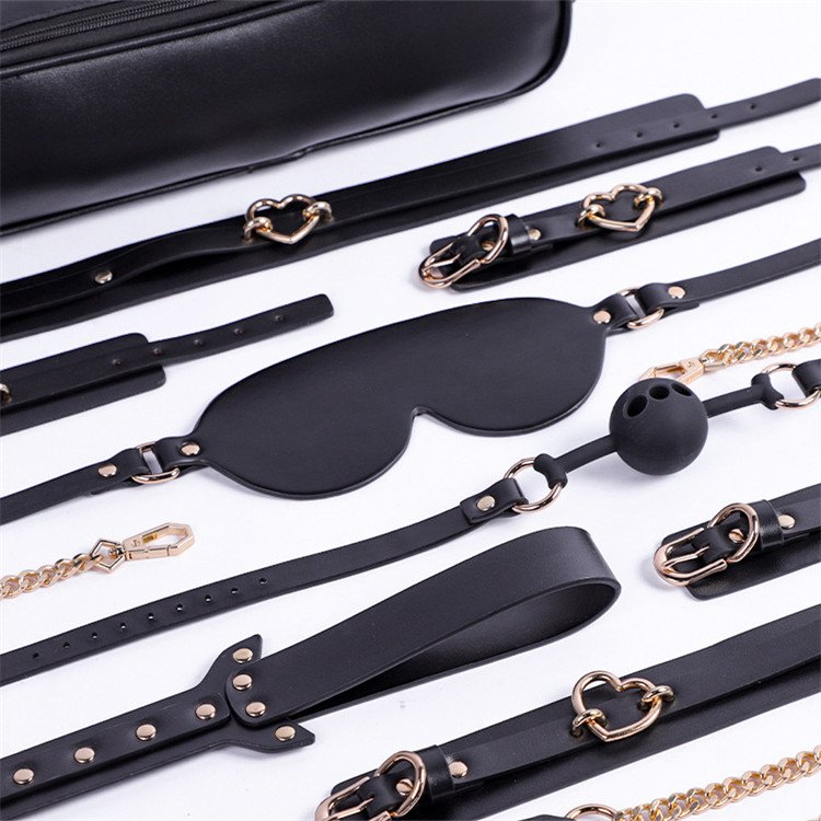 2022 New Bondage Gear Real Leather BDSM Set Bondage Kit Hand Cuffs Sex with Handbag for BDSM Bondage Restraints