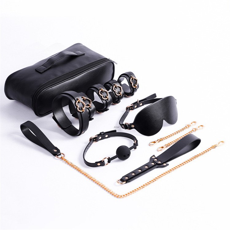 2022 New Bondage Gear Real Leather BDSM Set Bondage Kit Hand Cuffs Sex with Handbag for BDSM Bondage Restraints