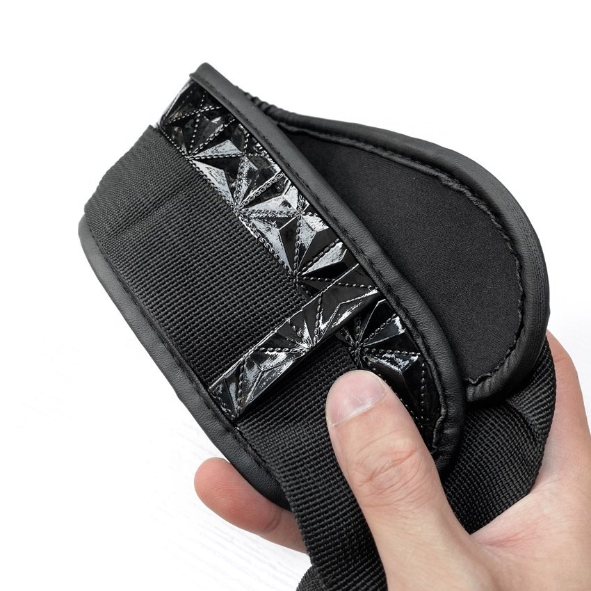 Wholesale Erotic Sexy Products Split Open Leg Diamond Pattern M Leather Belt with Eyemask Bdsm Sex Bed Bondage Set For Women Man