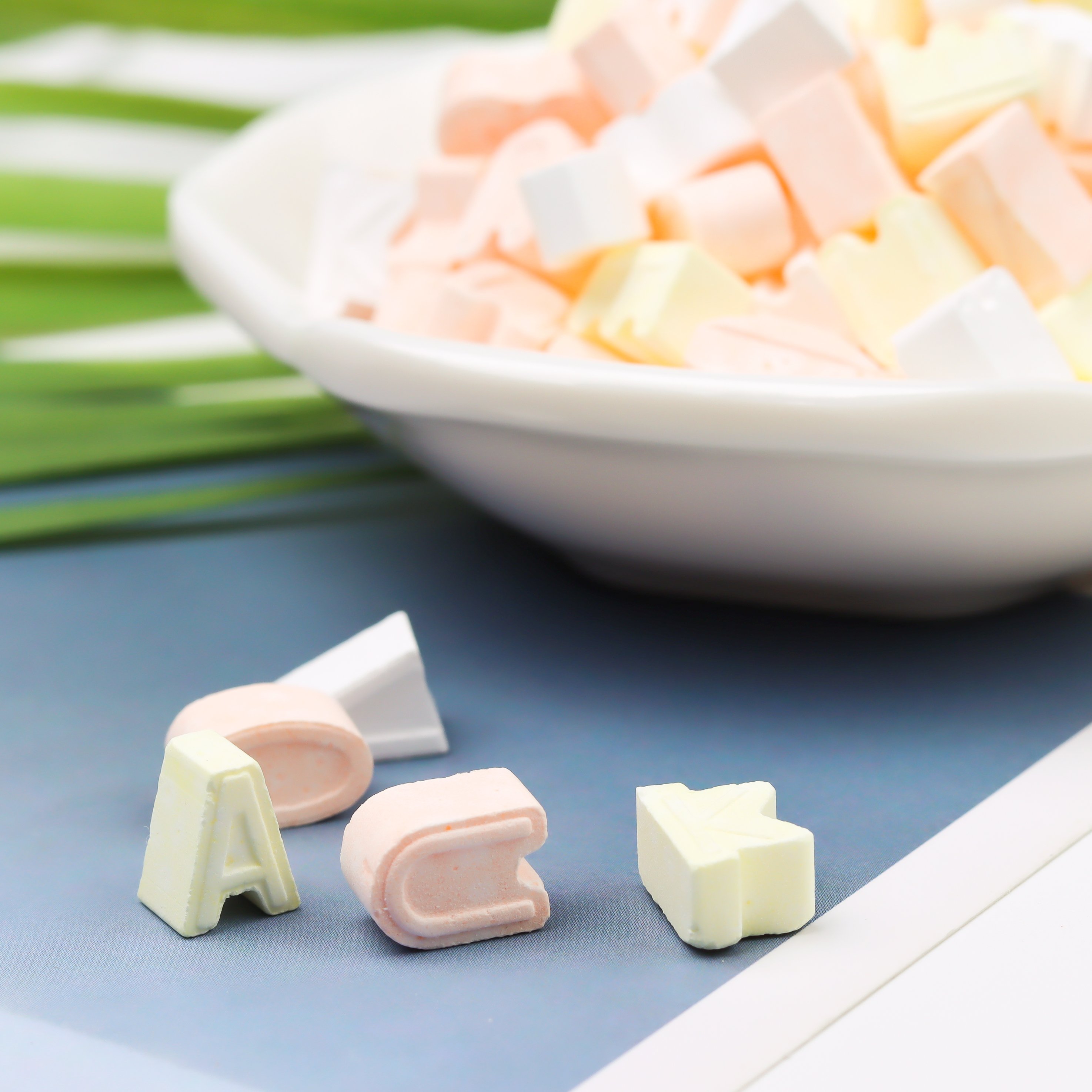Factory direct mix color edible molded candy polished funny multicolor Letter Hard Candy edible toys for children