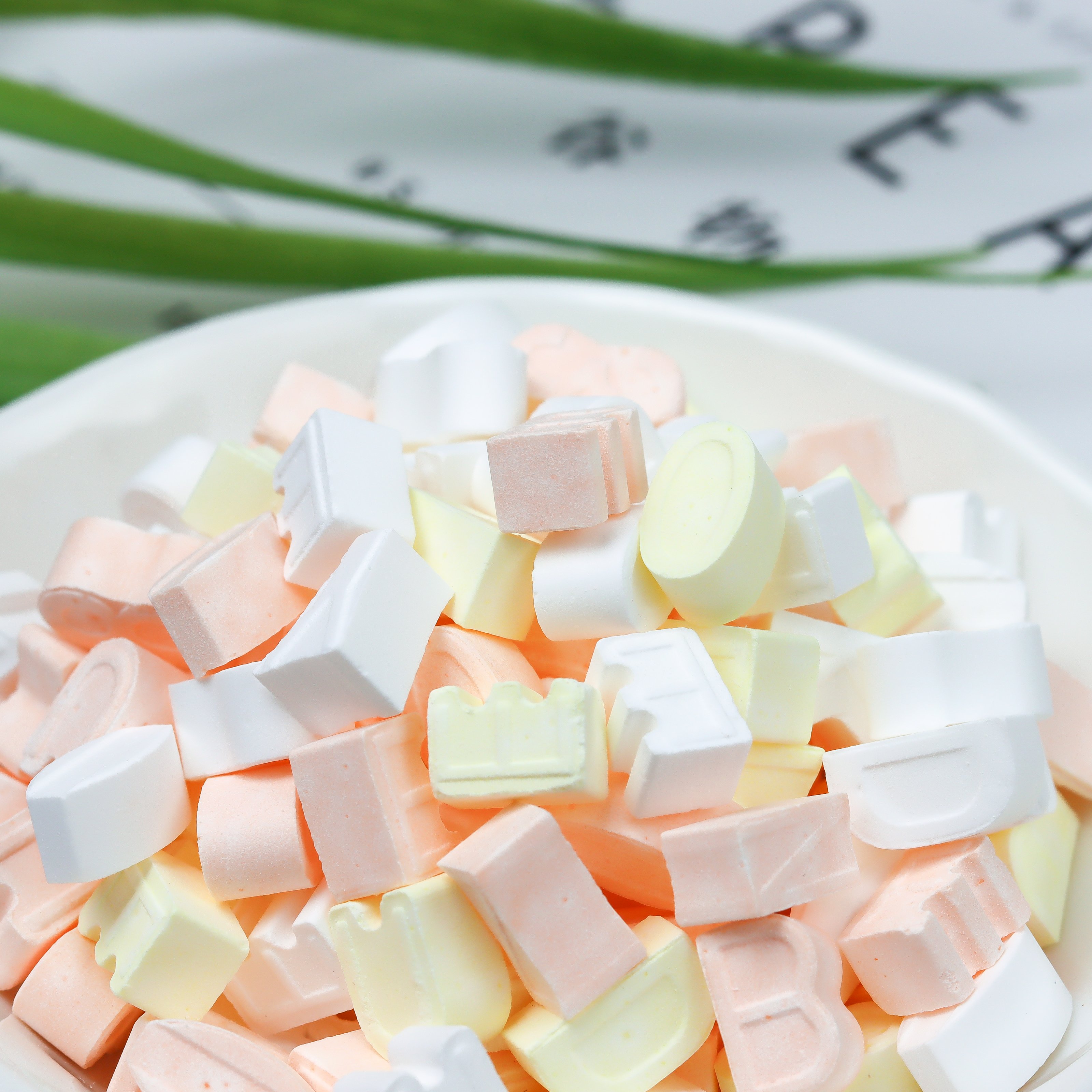 Factory direct mix color edible molded candy polished funny multicolor Letter Hard Candy edible toys for children