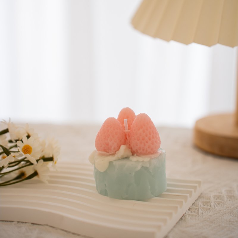 Simulation Strawberry Cake Design Desert Candle Soy Wax Food Model For Christmas Holiday Decoration
