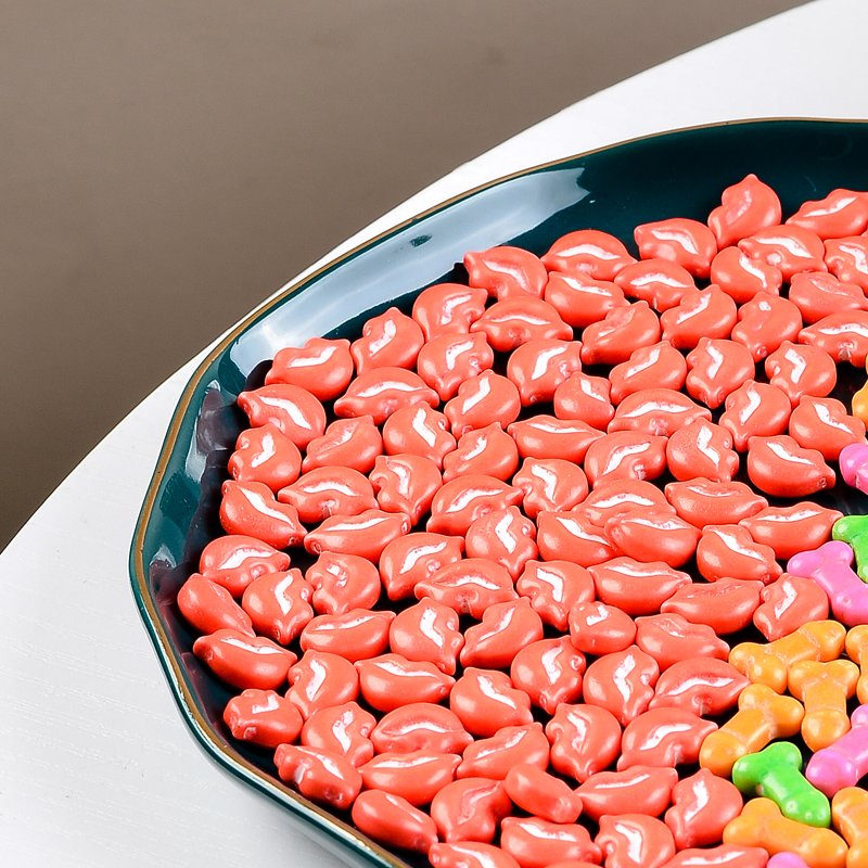 Factory direct wholesale mix color edible molded candy lip sexual molded in 85g bottle for Valentine's Day