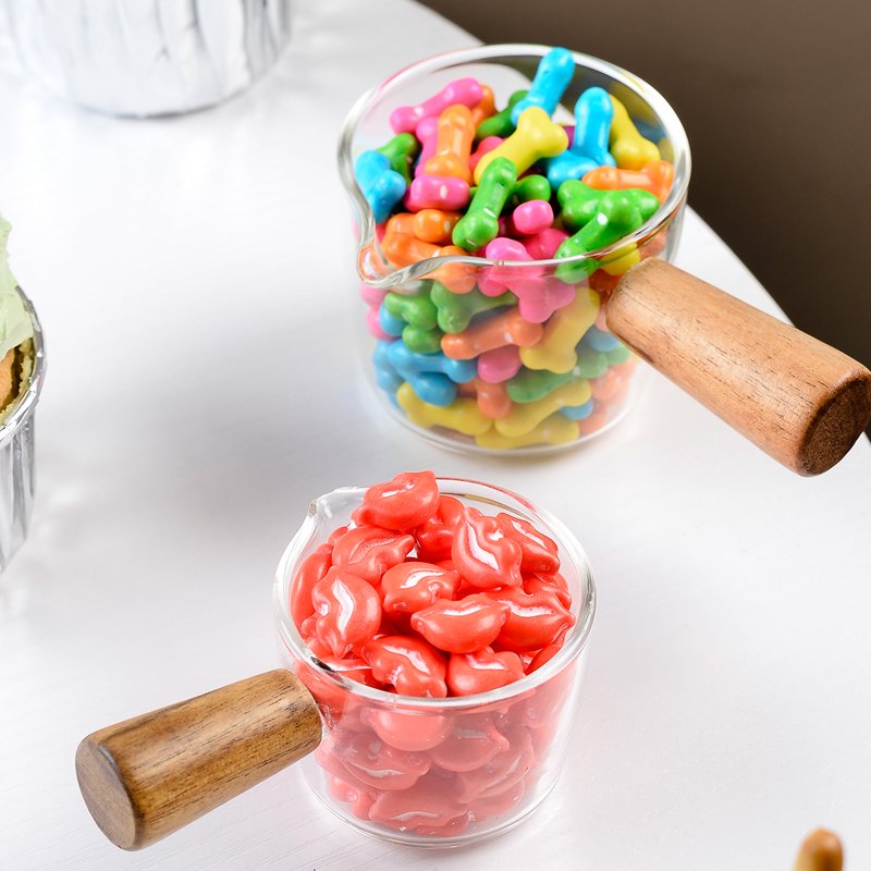 Factory direct wholesale mix color edible molded candy lip sexual molded in 85g bottle for Valentine's Day