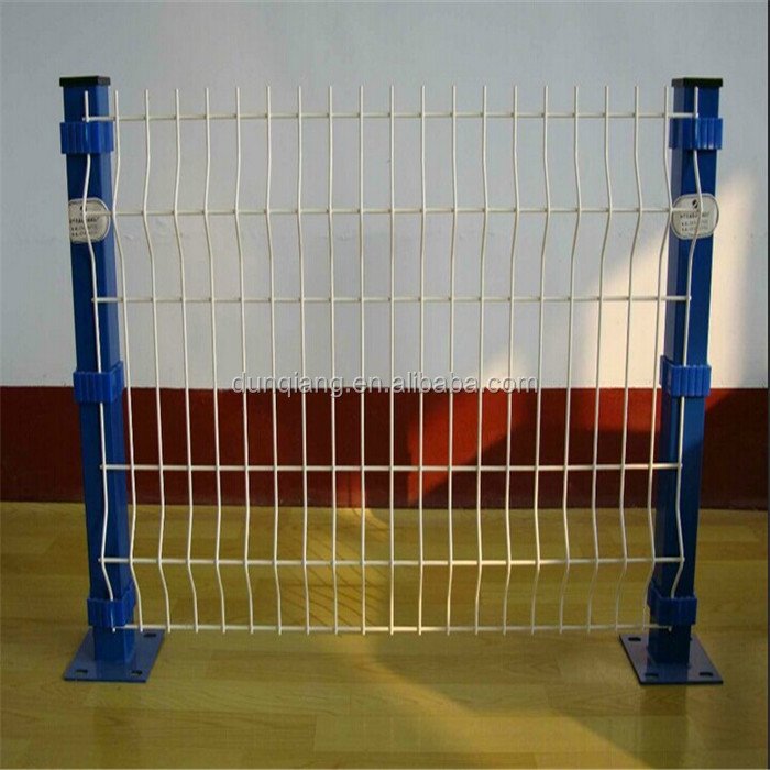 Galvanized Wire Mesh Fence with 3D Bending and Curved Triangle Bend Mesh Design