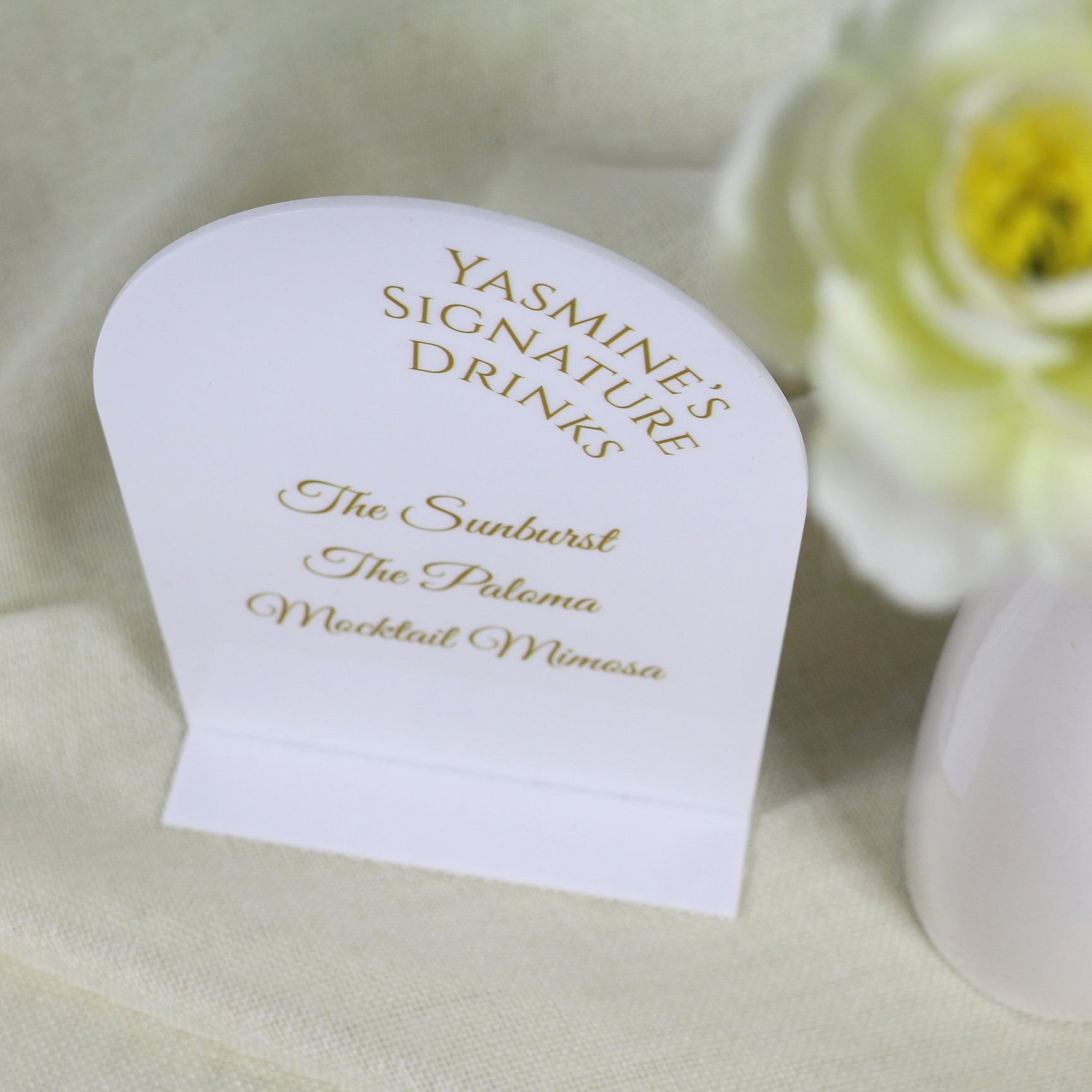 2024 Elegant Arch Shape White Acrylic Wedding Banquet Table Number Card Custom Gold Text Standing Acrylic Place Cards