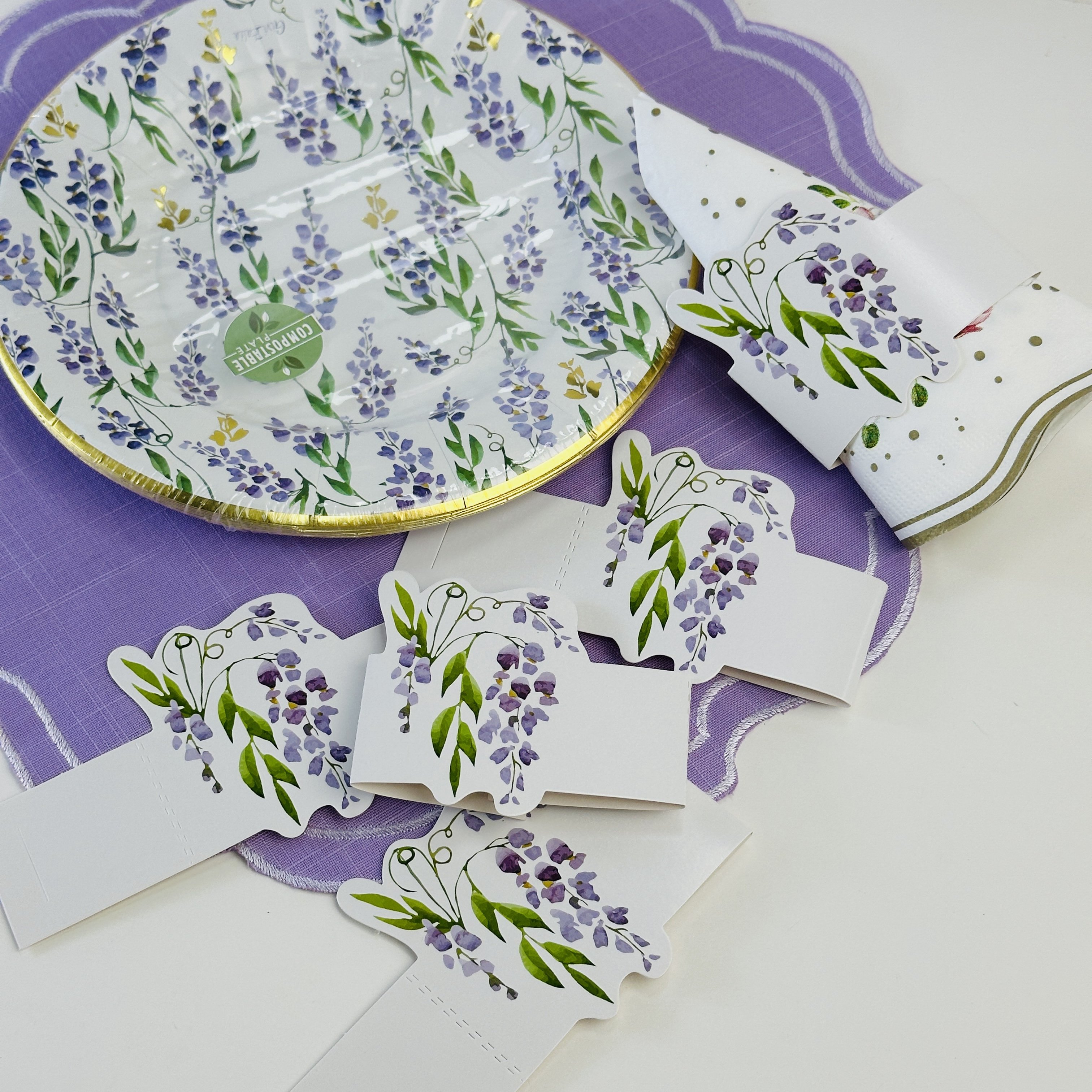 New Arrival 8 pcs Lilac Paper Place Cards Purple Flower Tented Cards Table Name Signs for Spring Holiday Buffet Party Wedding
