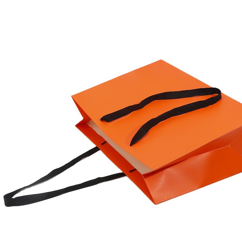 Customized Eco-friendly Kraft Paper Tote Bags for Clothing Store Printed with Corporate Advertising for Shopping Use