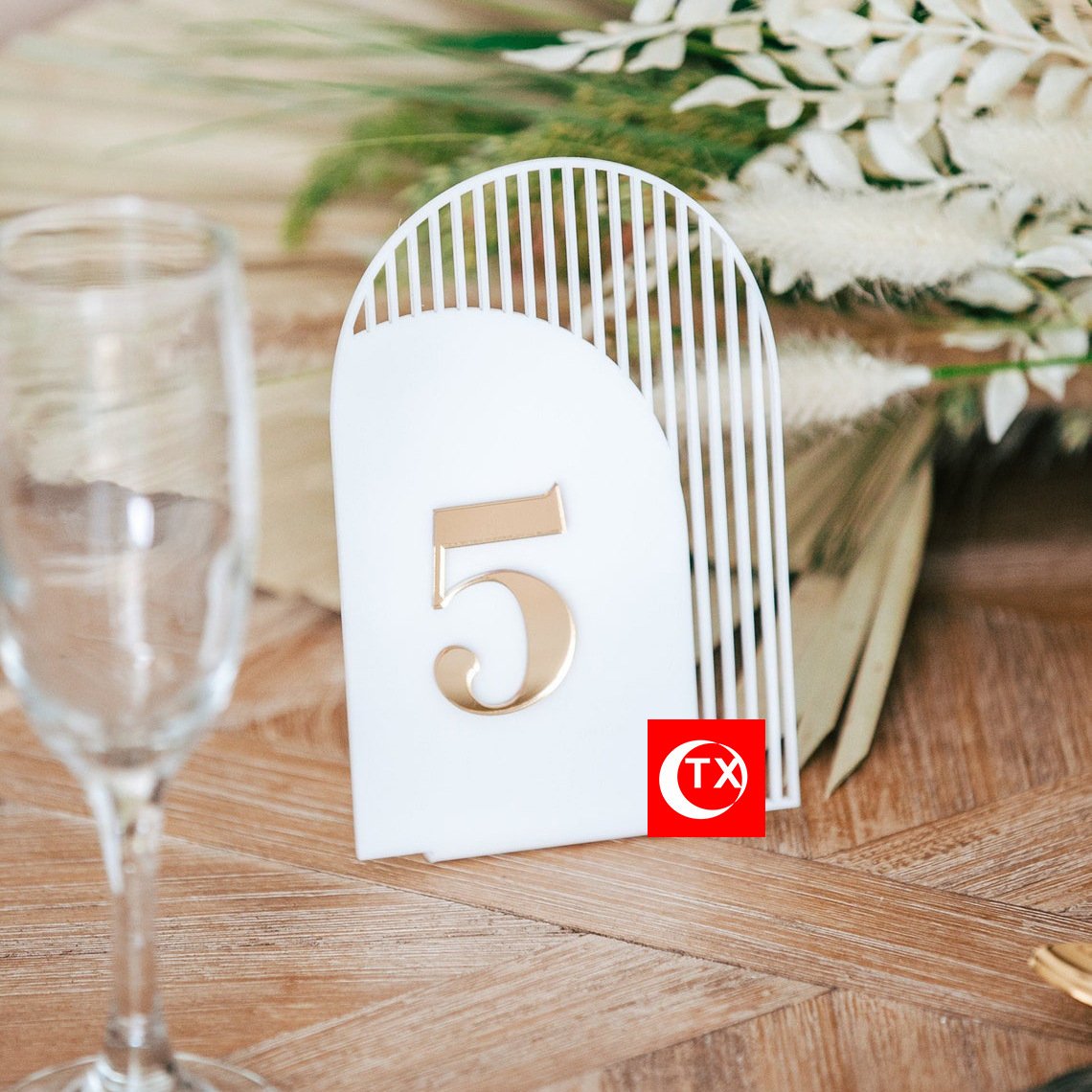 Golden Acrylic Wedding Seat Card Arched Hollow Digital Table Number Plate for Guest Banquet Decoration