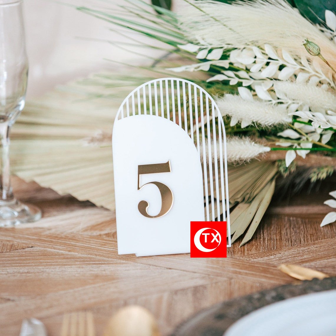 Golden Acrylic Wedding Seat Card Arched Hollow Digital Table Number Plate for Guest Banquet Decoration