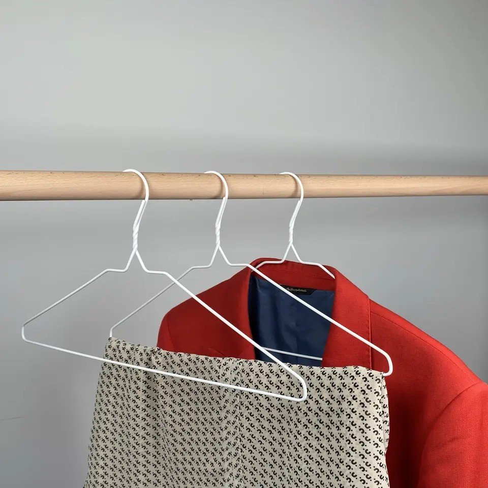 Made in China Saving Space 40cm black coating metal wire hangers notched bulk for Lingerie Home Laundry Storage