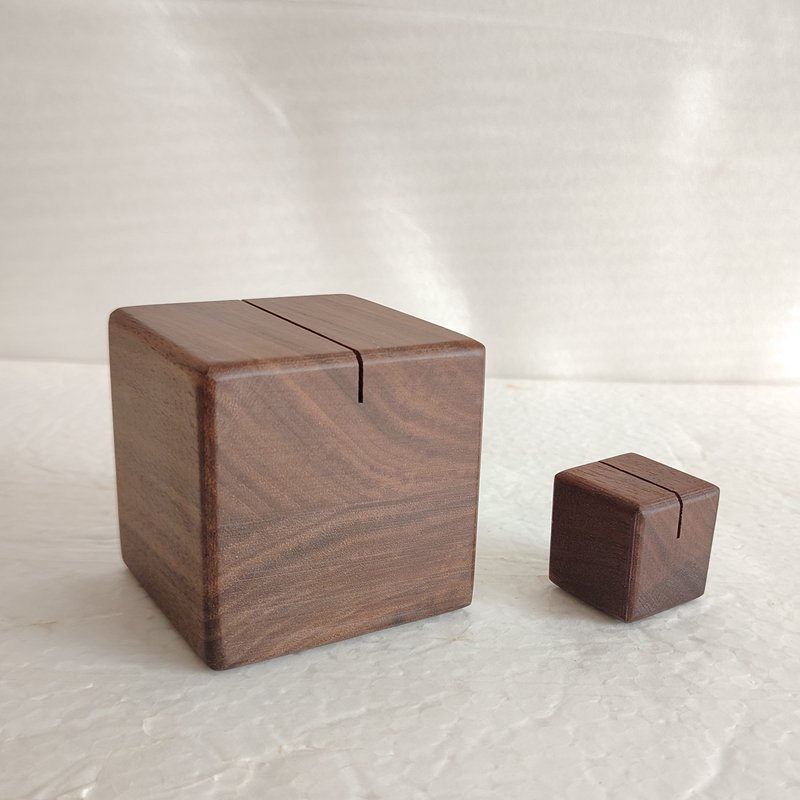 Natural Wood Base Table Number Holders Card Display Stands Walnut Cube Card Holders Square Card Holders for Photo Picture Notes
