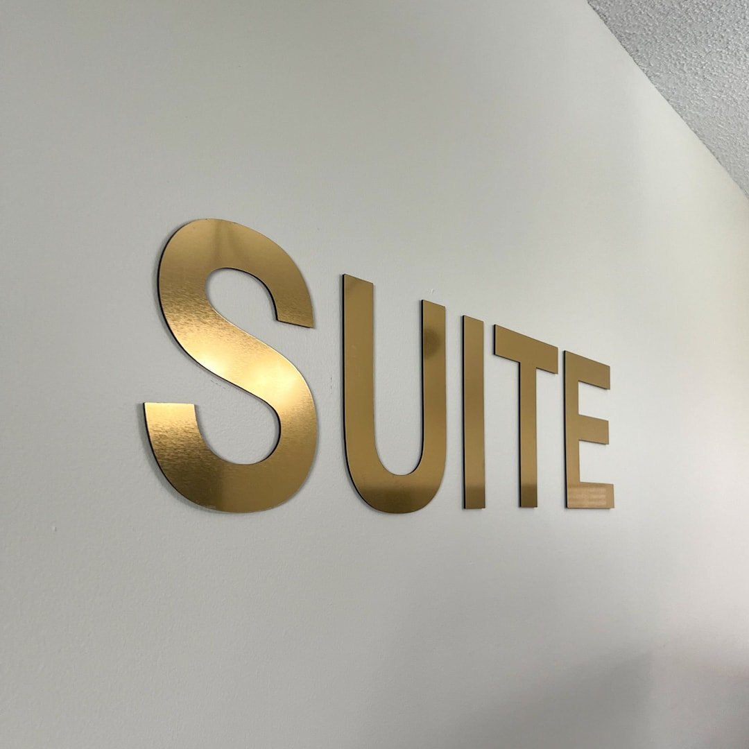 Laser Cut Wall Logo Gold Mirror Acrylic Letters 3D Backdrop Letters For Decoration Personalized Business Name Sign Wall Decor