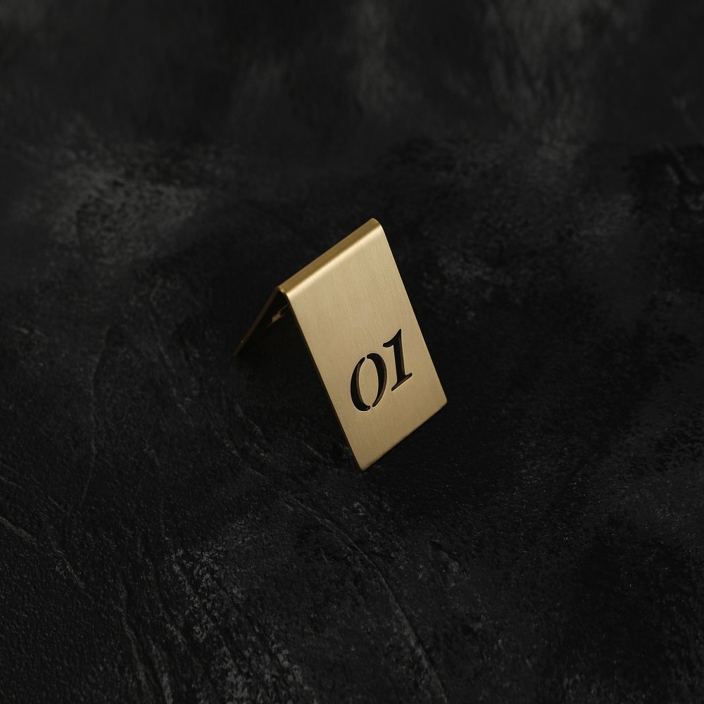 Maxery Place Cards, Solid Brass Cutout Table Number Triangle Upscale Sign Plate, 4*6.5cm Wedding Restaurant Bars Cafe Hotel Sign