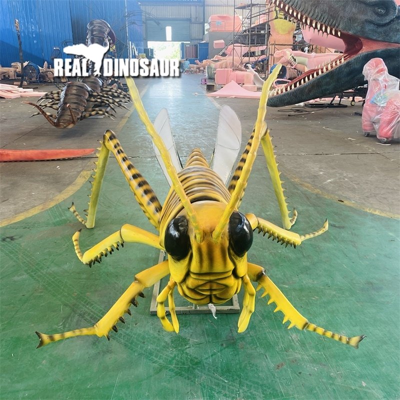 High quality realistic Locust animatronic model simulation insect model