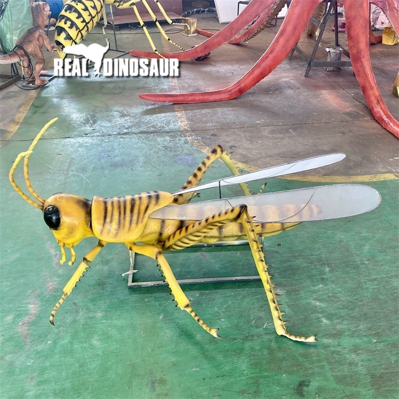 High quality realistic Locust animatronic model simulation insect model