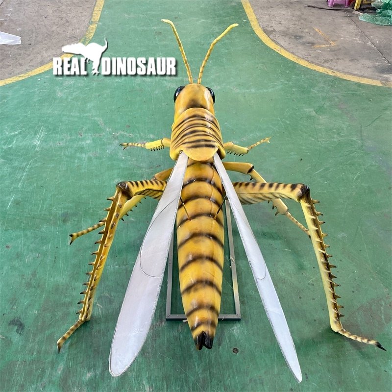 High quality realistic Locust animatronic model simulation insect model