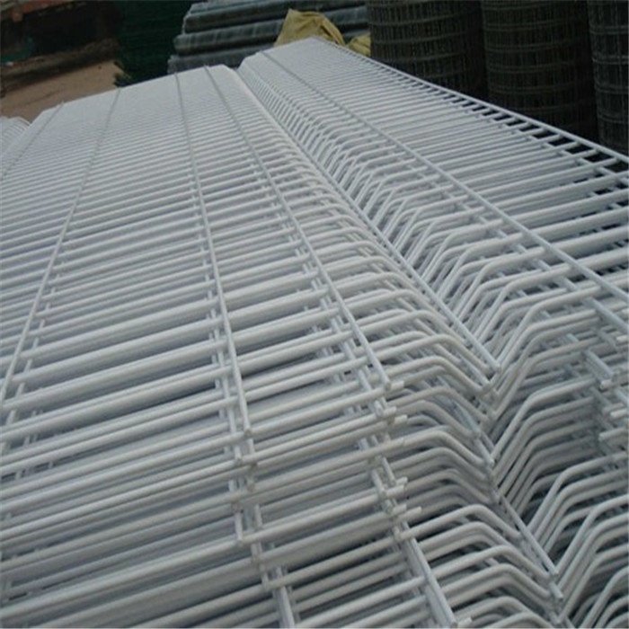 Green PVC coated 3D V triangle bending curved welded wire mesh triangle fence panel