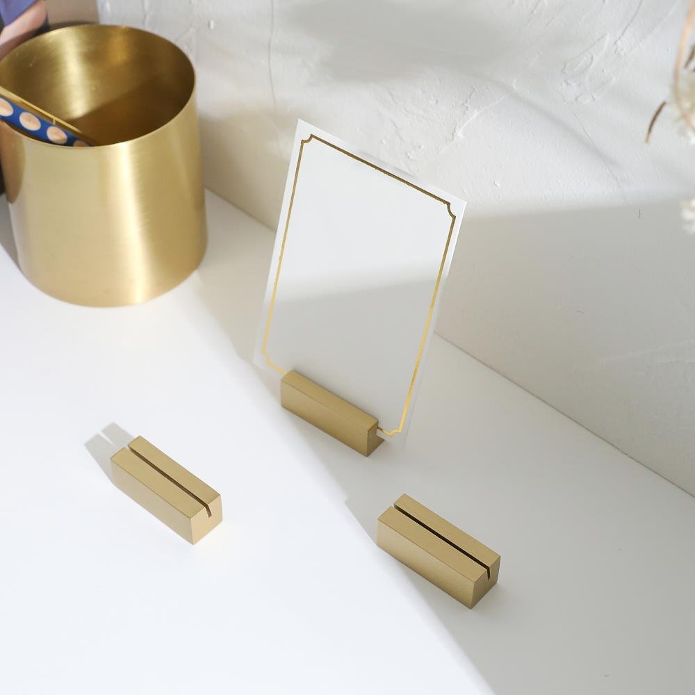 MAXERY Small Card Stand, Brass Tag Sign Card Display Card Menu Holder, Table Number Calendar Place Card Holder