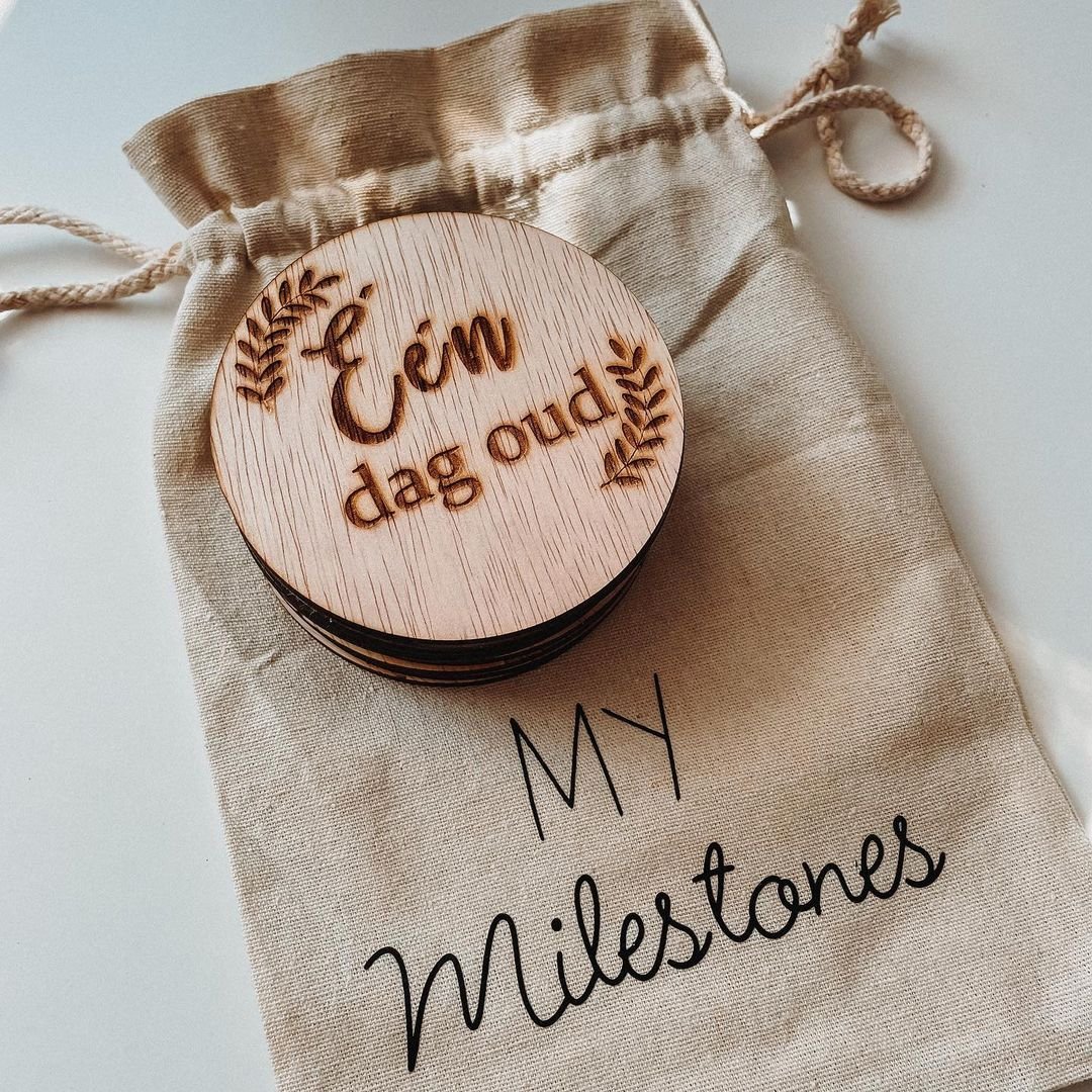Wholesale custom designed fun decoration marking pet babies monthly digital milestone wooden cards