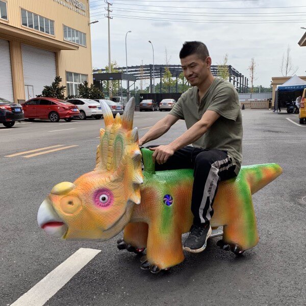 MCS-DINOSAUR SCOOTER PACHYRHINOSAURUS RIDE