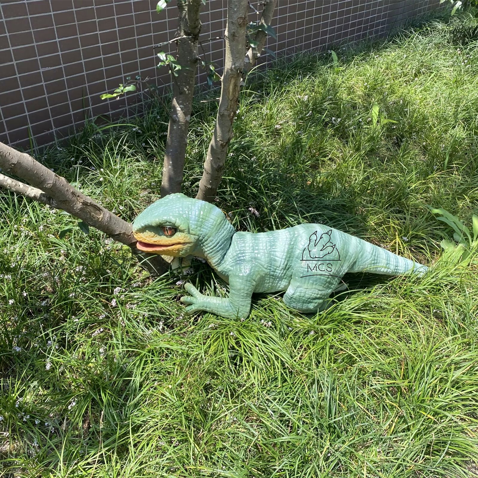 MCS-Theater Show Props baby Velociraptor Blue dinosaurs in Jurassic Theme Park