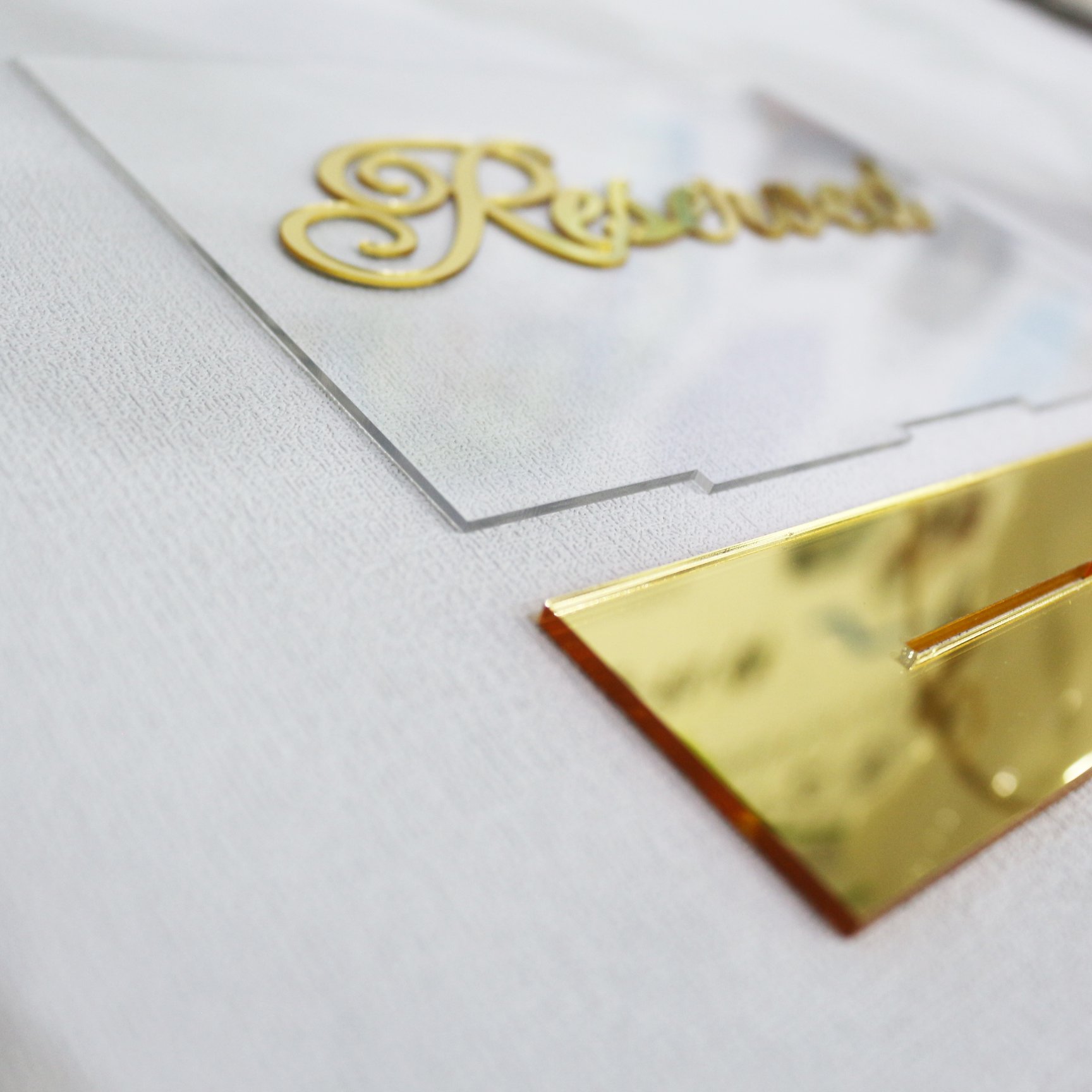 Transparent Acrylic Wedding Banquet Table Card Custom Gold Reserved Card Standing Acrylic Place Cards